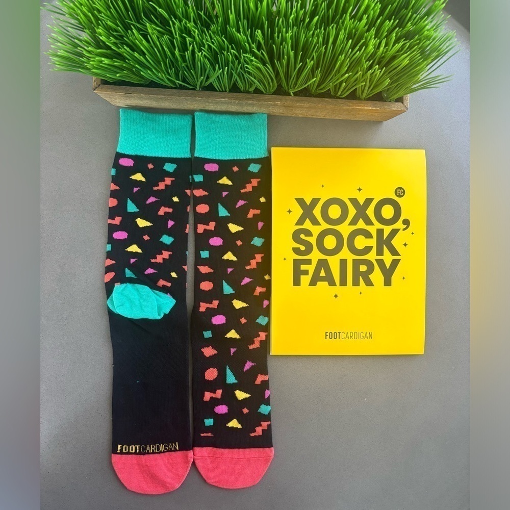 Foot Cardigan XOXO Sock Fairy | Memphis Socks| Unisex size Large NWT